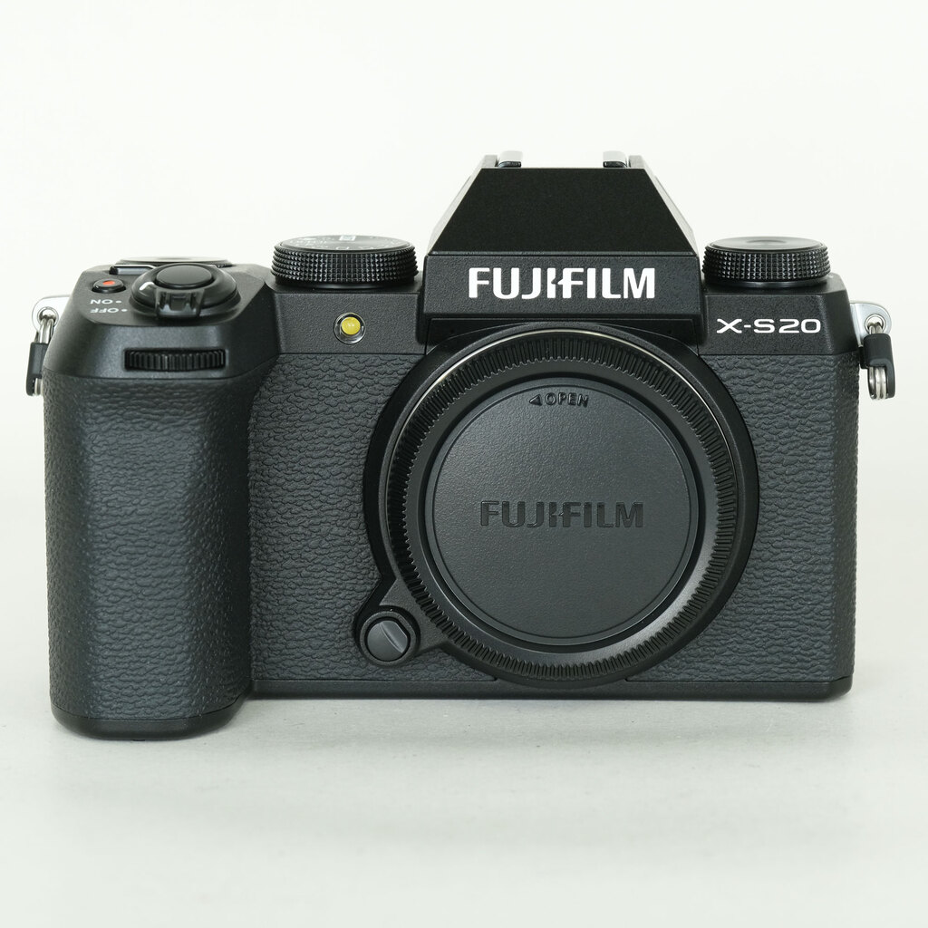 FUJIFILM X-S20