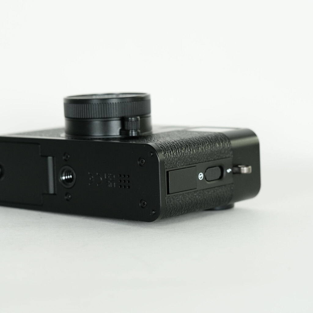 FUJIFILM X half X-HF1