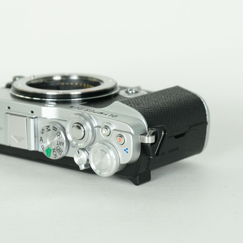 OLYMPUS PEN E-P7