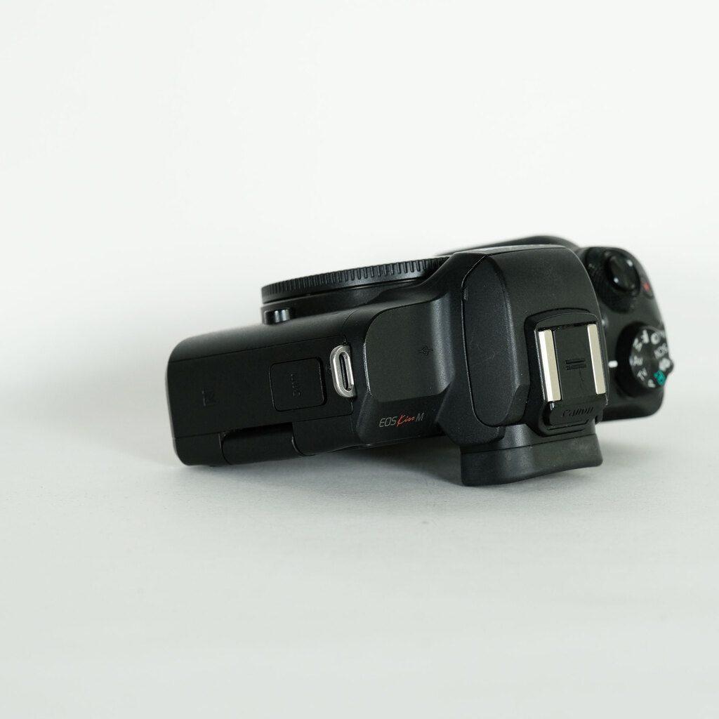 Canon EOS Kiss M
