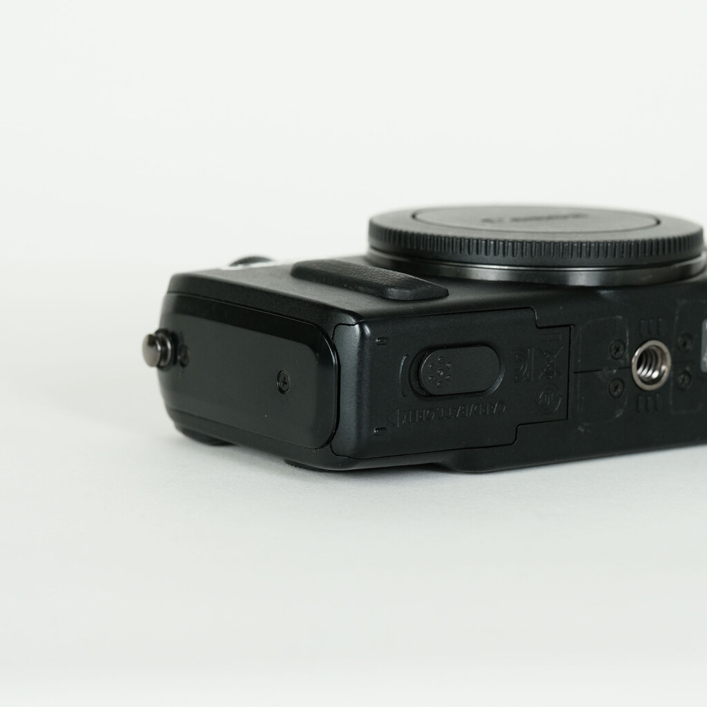 Canon EOS M ボディ ブラック