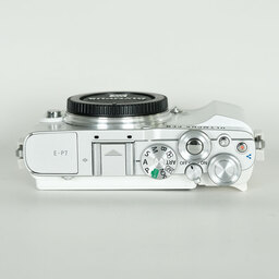 OLYMPUS PEN E-P7
