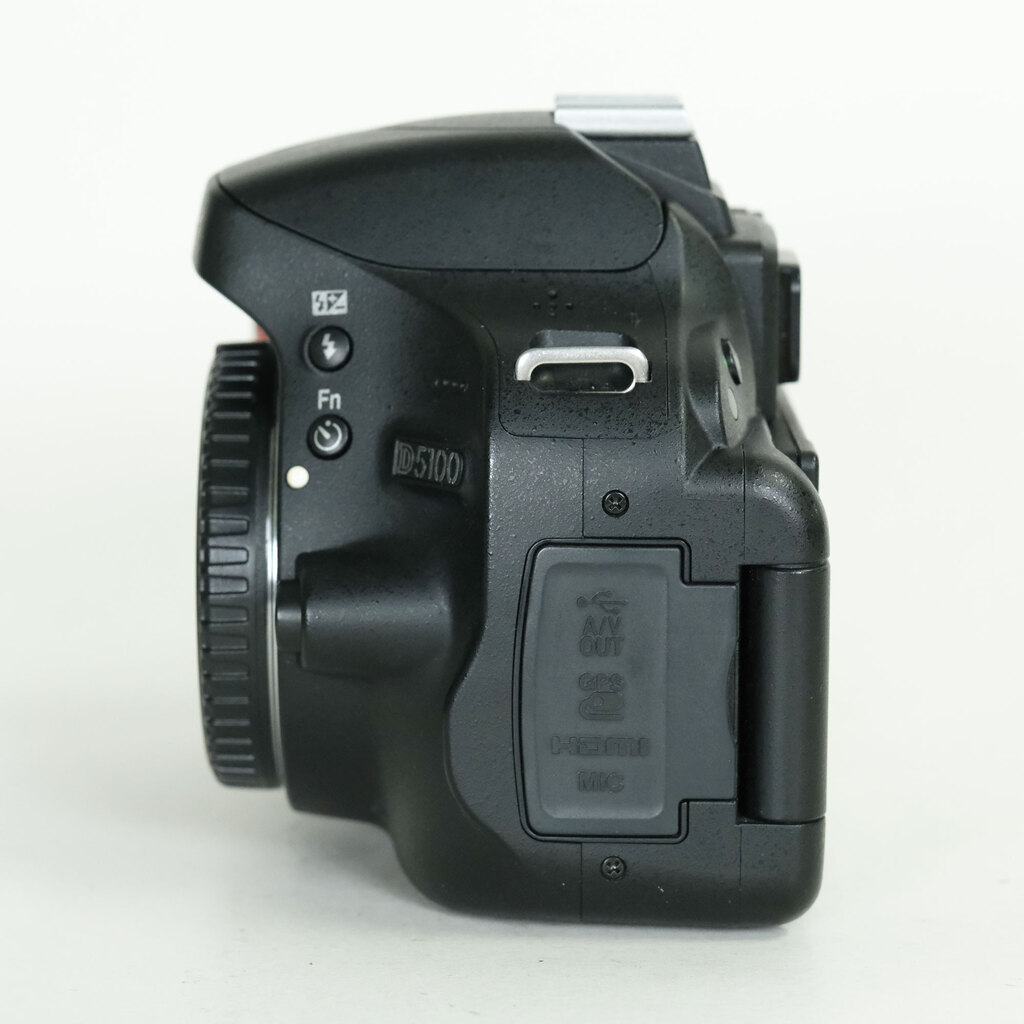 Nikon D5100 ボディ