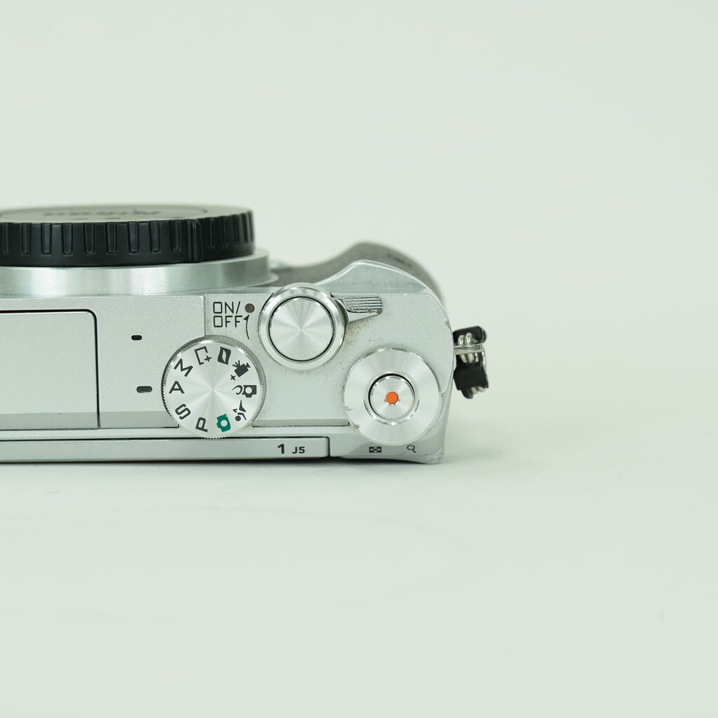 Nikon Nikon1 J5 ボディ シルバー Nikon Nikon1 J5 ボディ シルバー