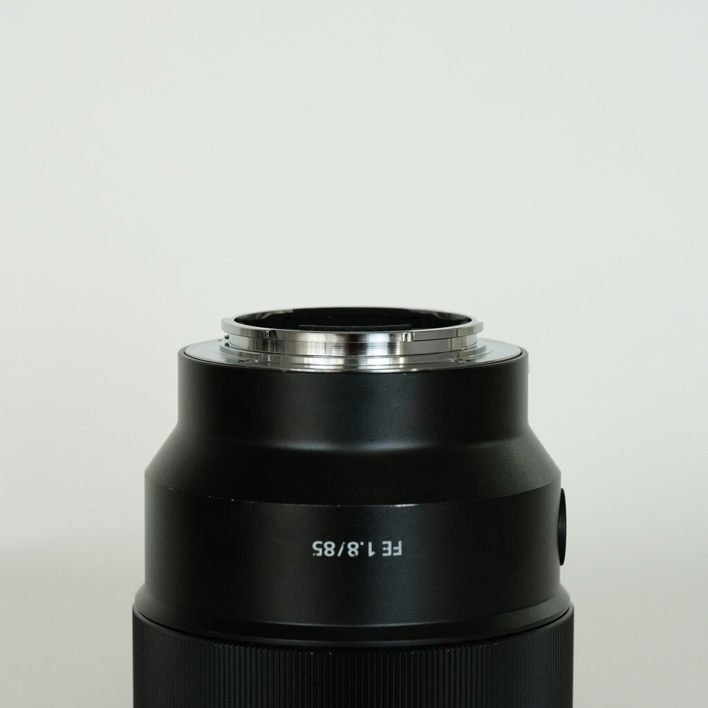 SONY FE 85mm F1.8 SEL85F18 ※ジャンク扱い SONY FE 85mm F1.8 SEL85F18の出品 | ONE SCENE（ワンシーン）