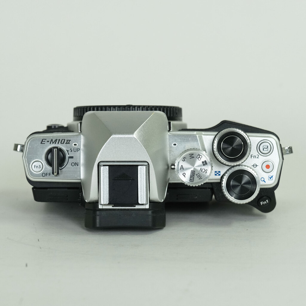 OLYMPUS OM-D E-M10 Mark II