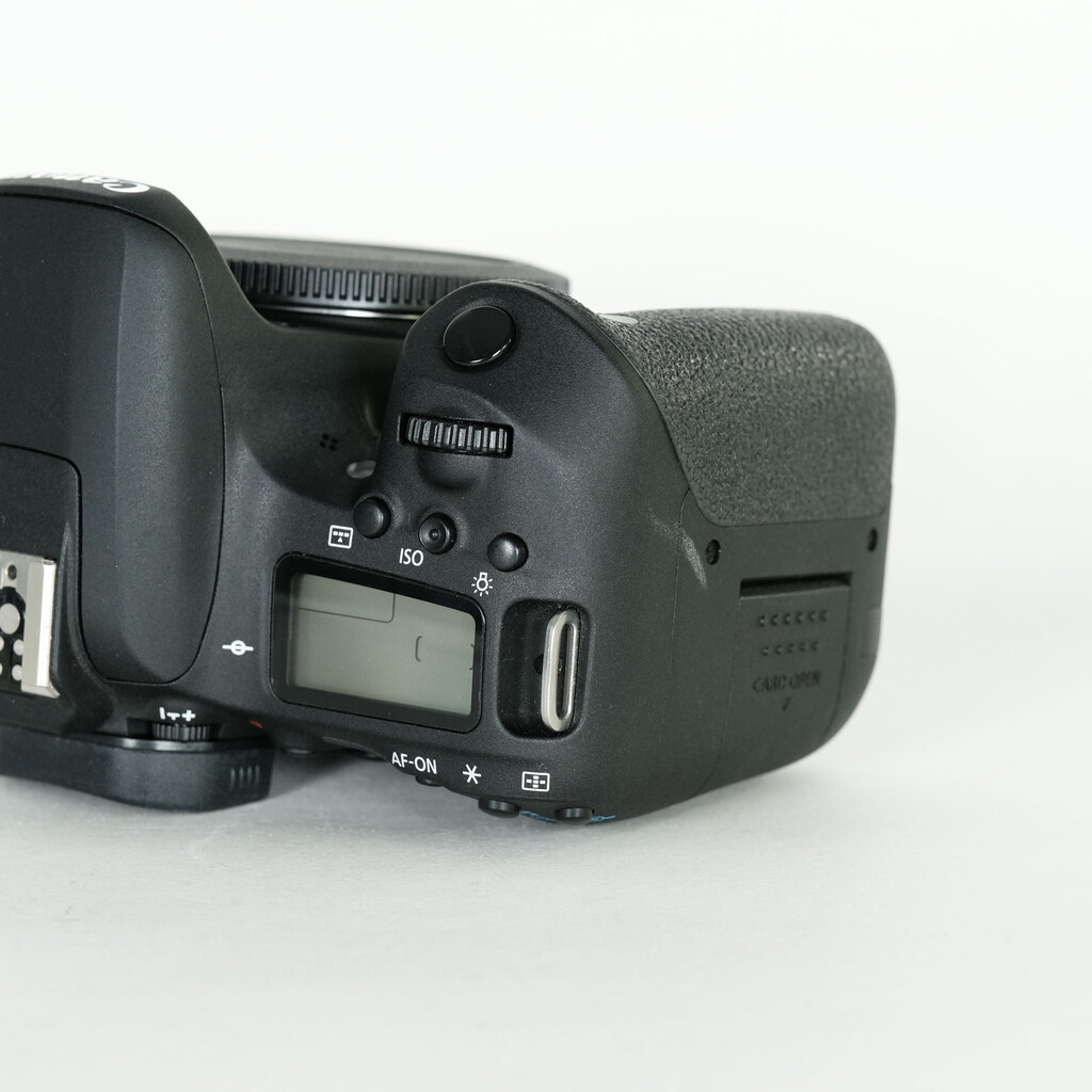 Canon EOS 9000D