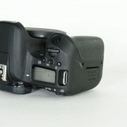 Canon EOS 9000D