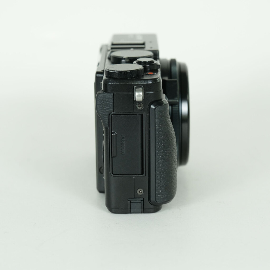 FUJIFILM X70 �u���b�N