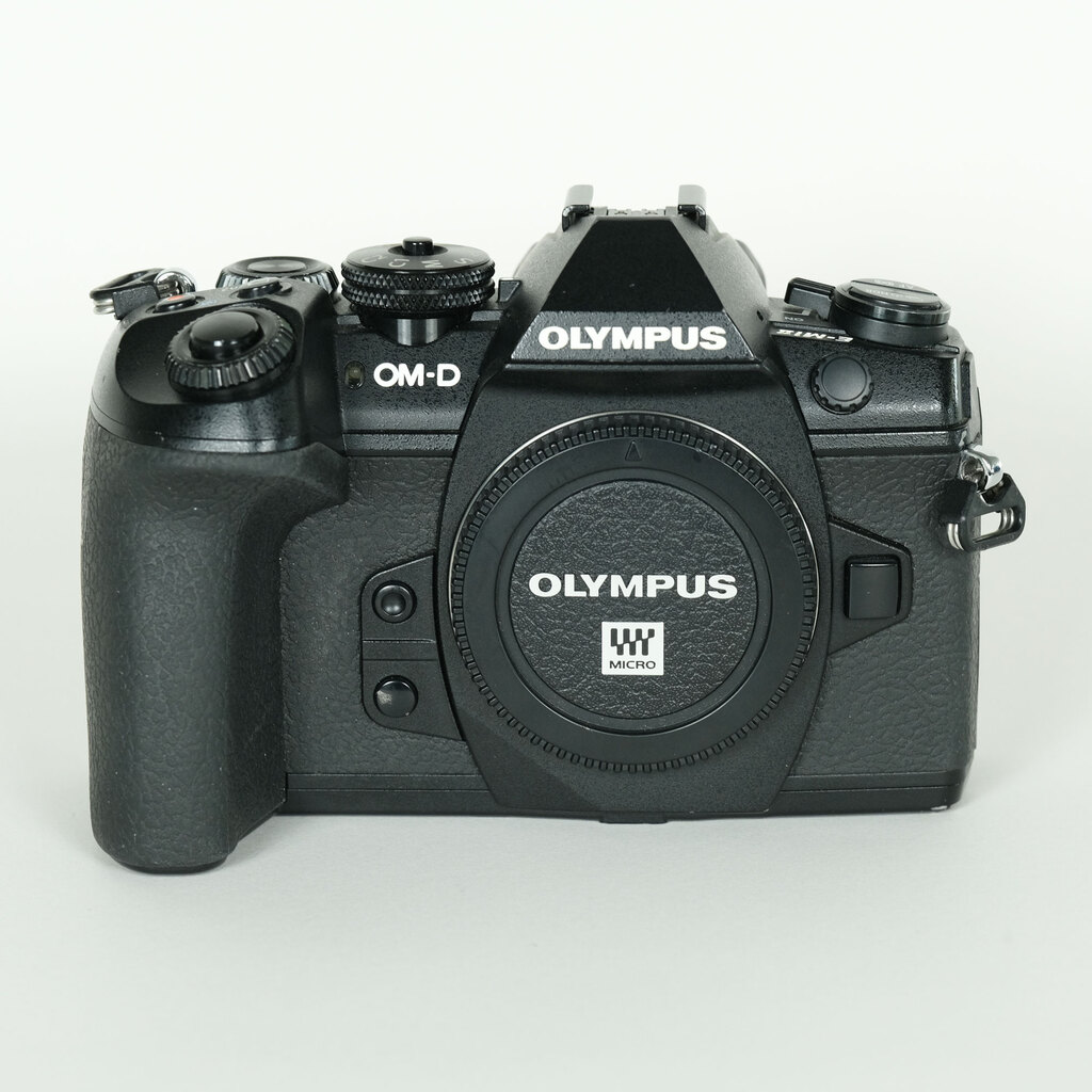 OLYMPUS OM-D E-M1 Mark II OLYMPUS OM-D E-M1 Mark II