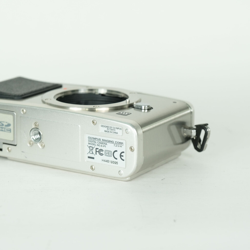 OLYMPUS PEN E-P1 ボディ シルバーの出品 | ONE SCENE（ワンシーン）