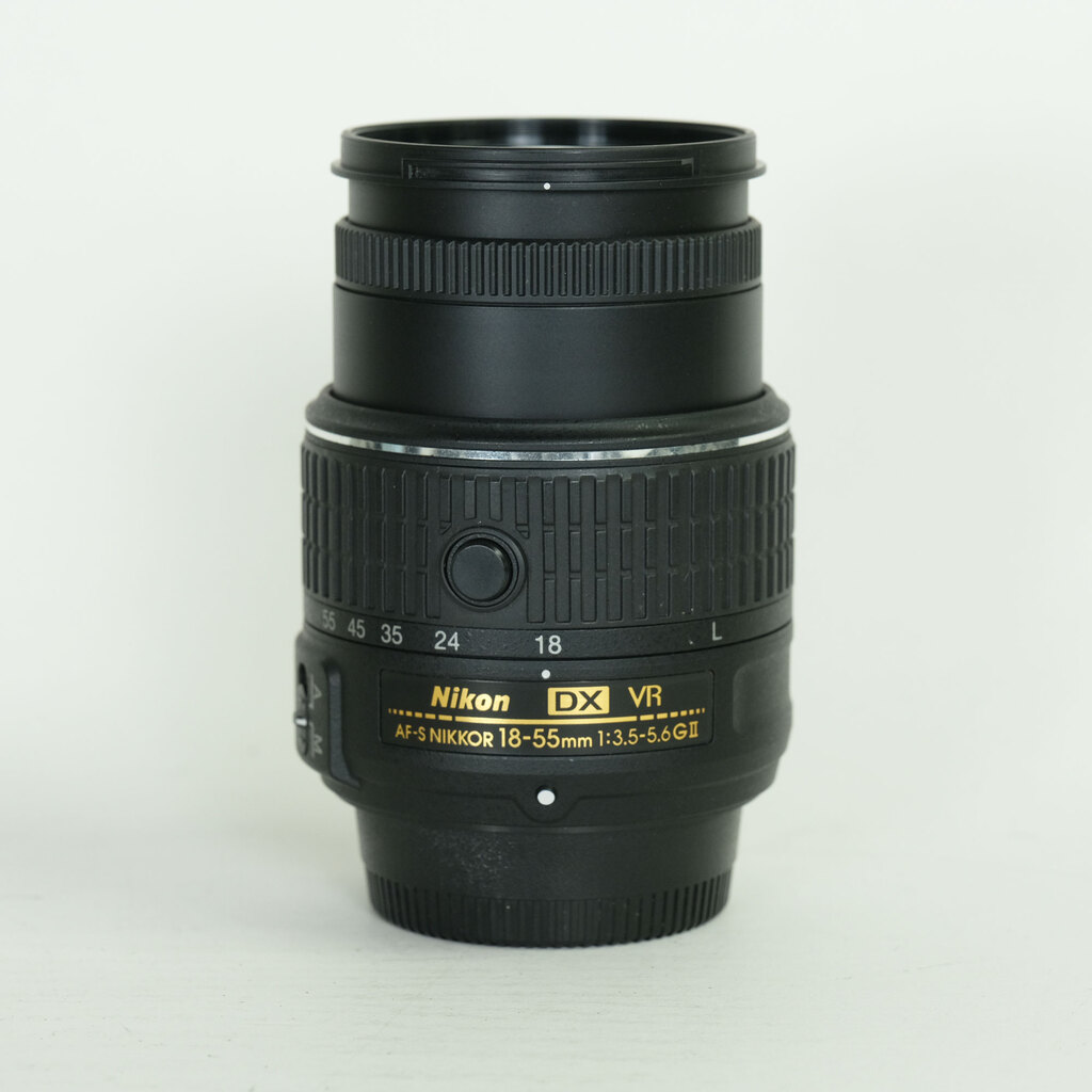Nikon AF-S DX NIKKOR 18-55mm f3.5-5.6G VR II