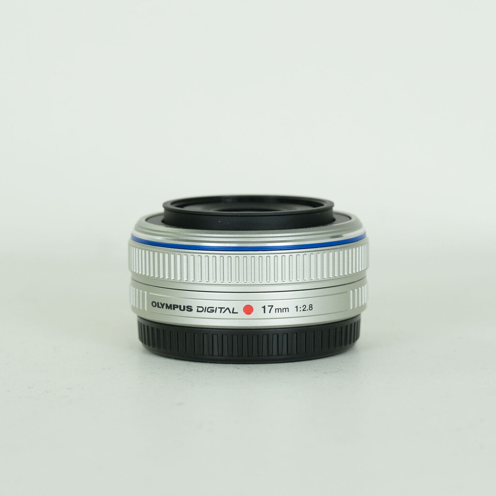OLYMPUS M.ZUIKO DIGITAL 17mm F2.8 シルバー