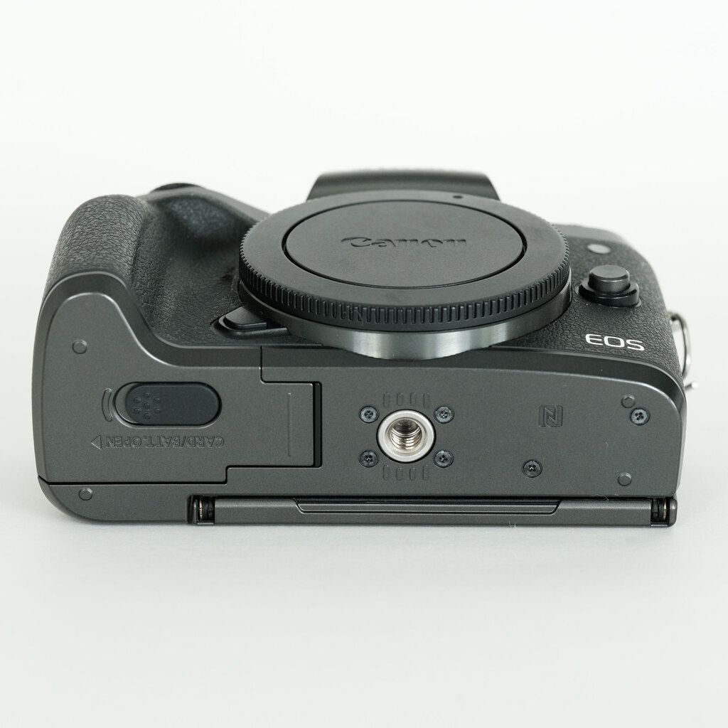 Canon EOS M5