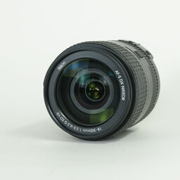 Nikon AF-S DX NIKKOR 18-300mm f/3.5-6.3G ED VR Nikon AF-S DX NIKKOR 18-300mm f/3.5-6.3G ED VR