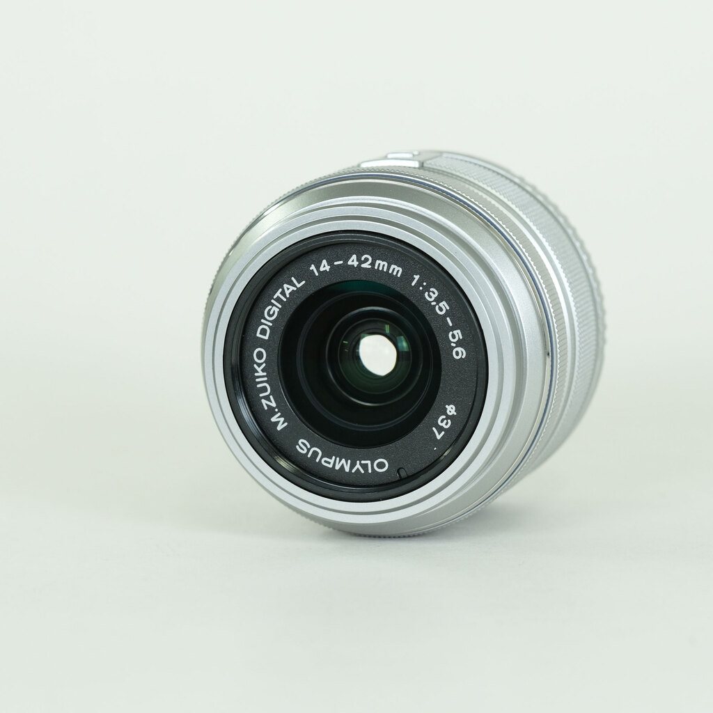OLYMPUS M.ZUIKO DIGITAL 14-42mm F3.5-5.6IIR シルバー