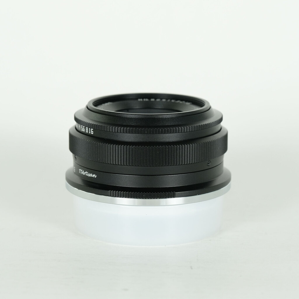 �������w TTArtisan 25mm F2 C (�j�R��Z�p) �u���b�N
