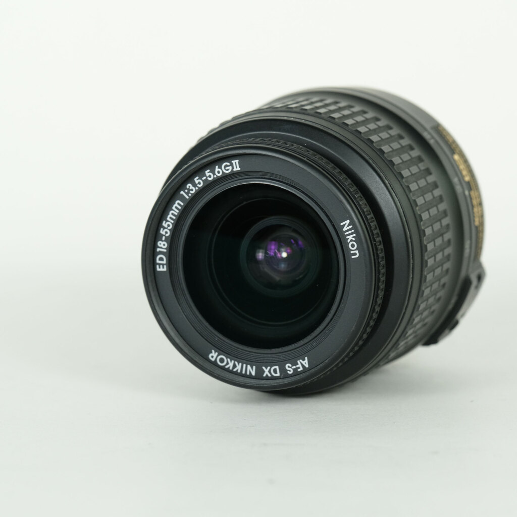 Nikon AF-S DX Zoom-Nikkor 18-55mm F3.5-5.6G ED II ブラックの出品