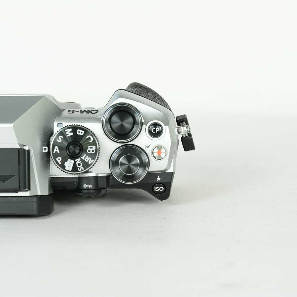 OM SYSTEM OM-5 Mark II ボディ シルバーの出品 | ONE SCENE（ワンシーン）