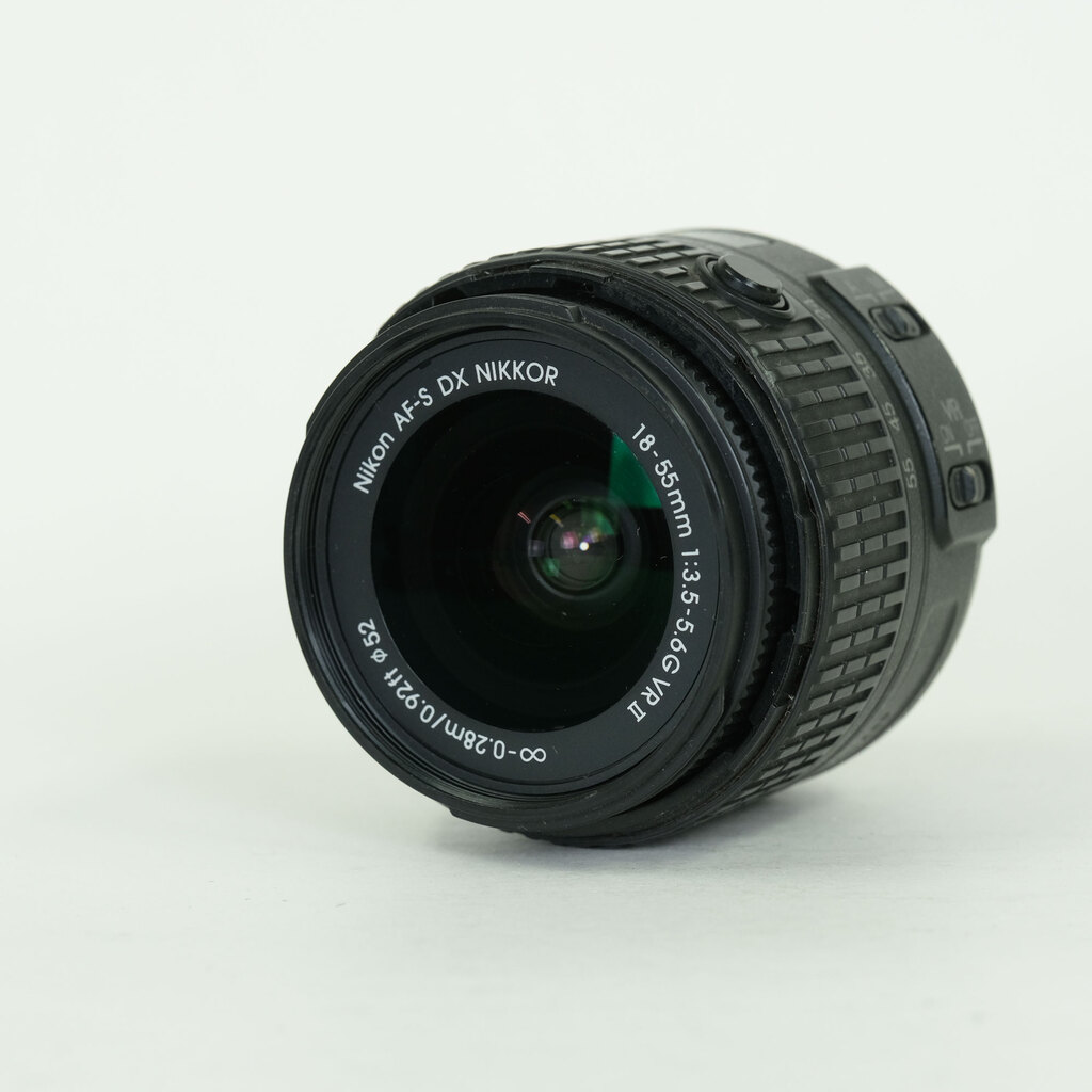 Nikon AF-S DX NIKKOR 18-55mm f3.5-5.6G VR II