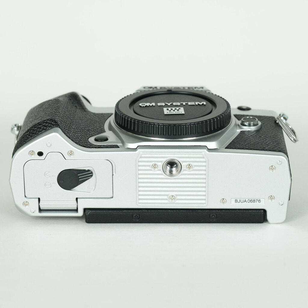 OM SYSTEM OM-5 Mark II ボディ シルバーの出品 | ONE SCENE（ワンシーン）