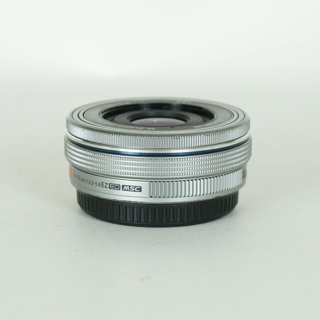 OLYMPUS M.ZUIKO DIGITAL ED 14-42mm F3.5-5.6 EZ シルバー