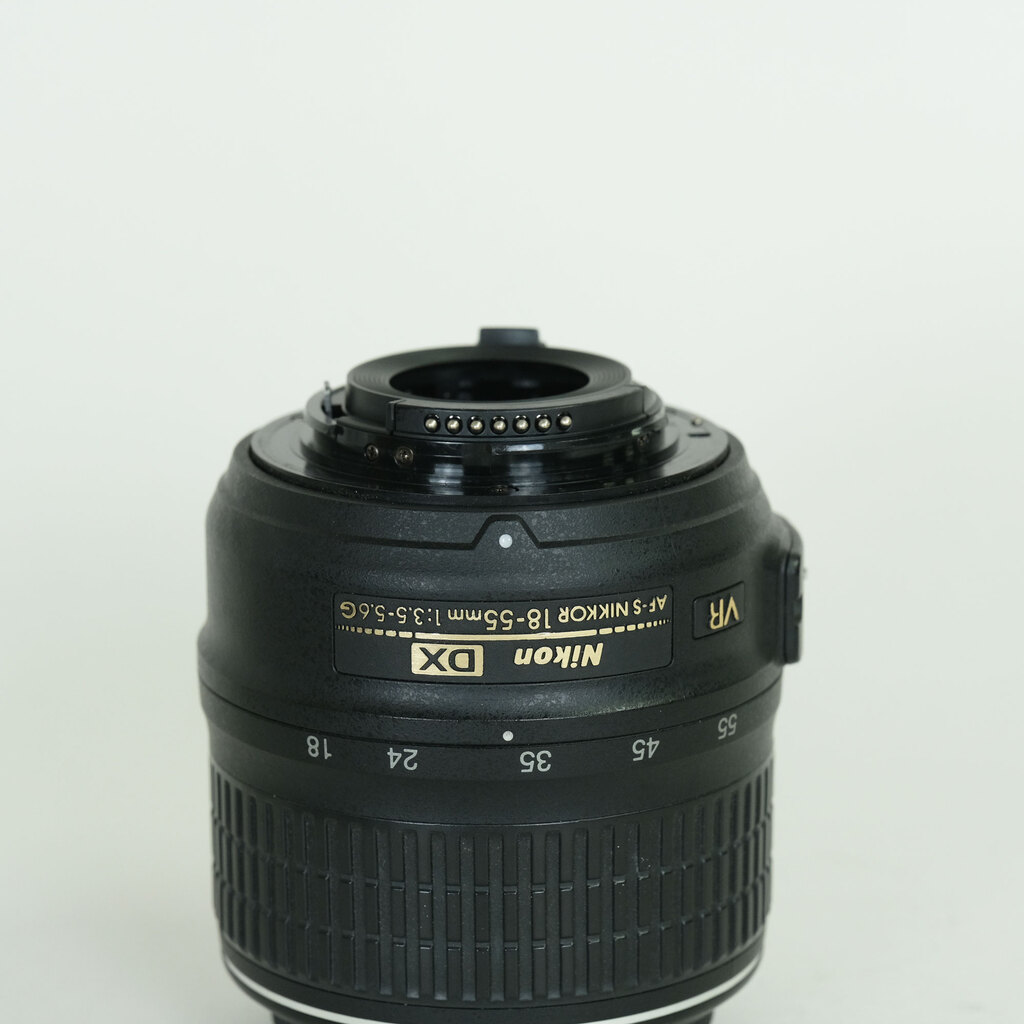 Nikon AF-S DX NIKKOR 18-55mm F3.5-5.6 G VR Nikon AF-S DX NIKKOR 18-55mm F3.5-5.6 G VR