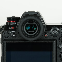 Panasonic LUMIX DC-S1R