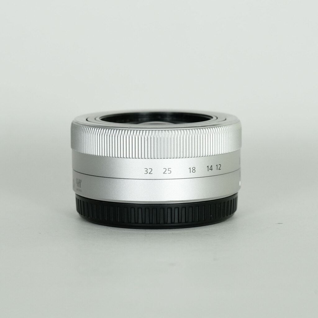 Panasonic LUMIX G VARIO 12-32mm / F3.5-5.6 ASPH. / MEGA O.I.S.
