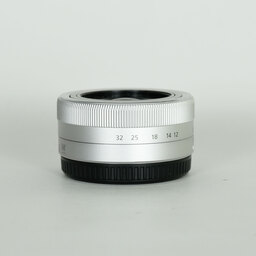 Panasonic LUMIX G VARIO 12-32mm / F3.5-5.6 ASPH. / MEGA O.I.S.