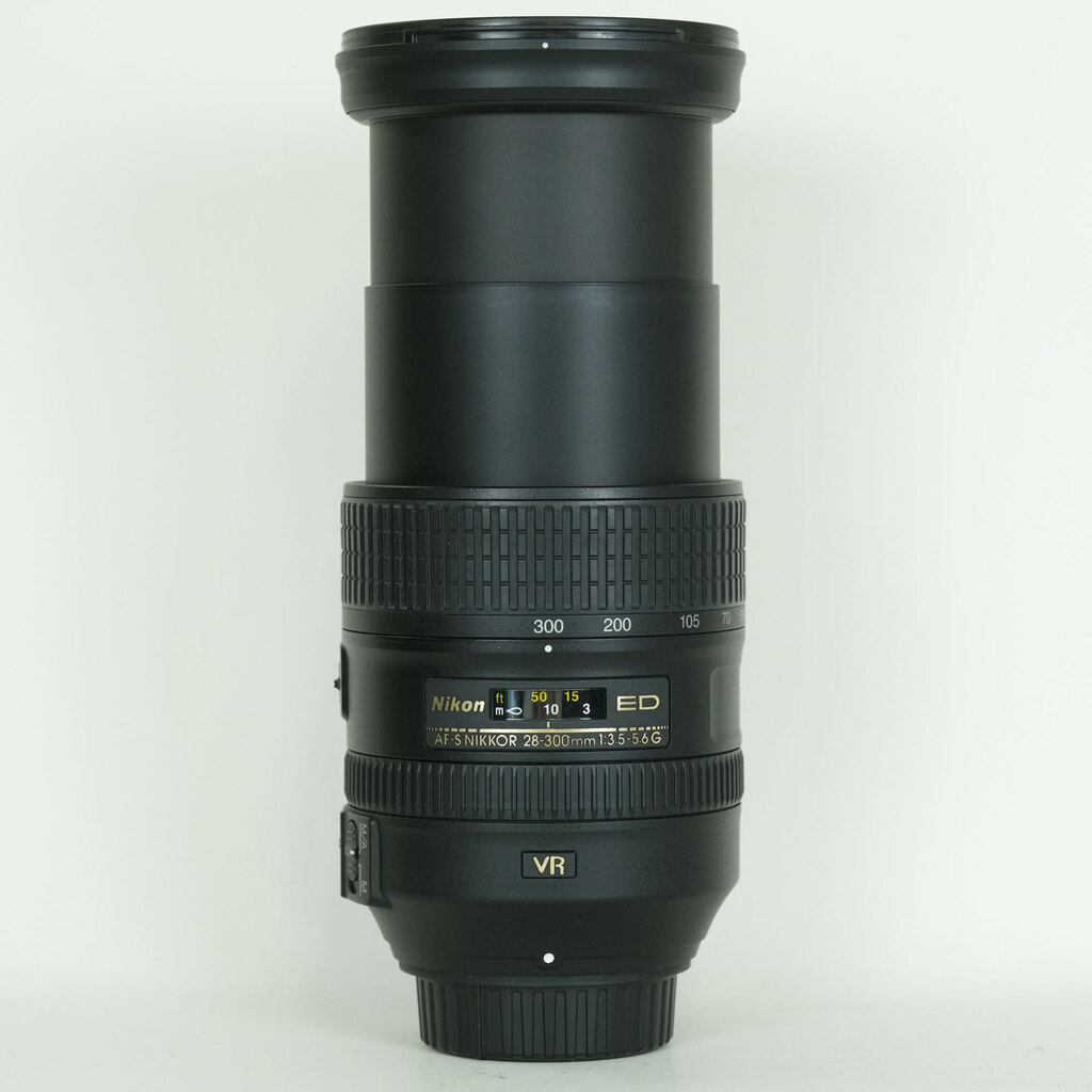 Nikon AF-S NIKKOR 28-300mm f/3.5-5.6G ED VR Nikon AF-S NIKKOR 28-300mm f/3.5-5.6G ED VR
