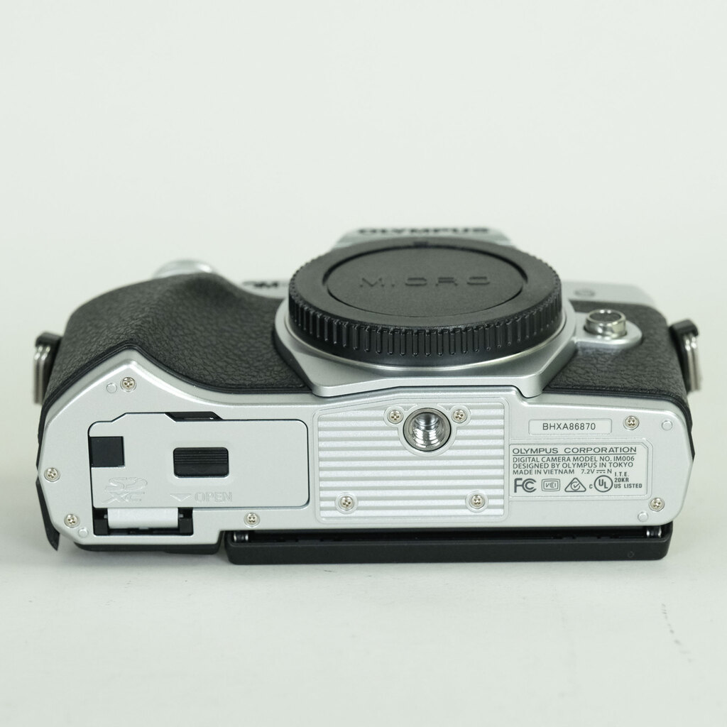 OLYMPUS OM-D E-M10 Mark III