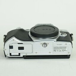 OLYMPUS OM-D E-M10 Mark III