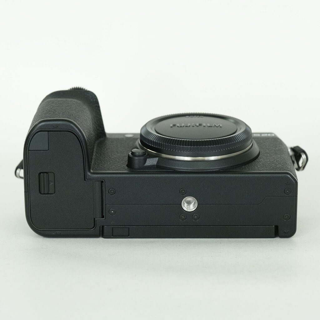 FUJIFILM X-S20