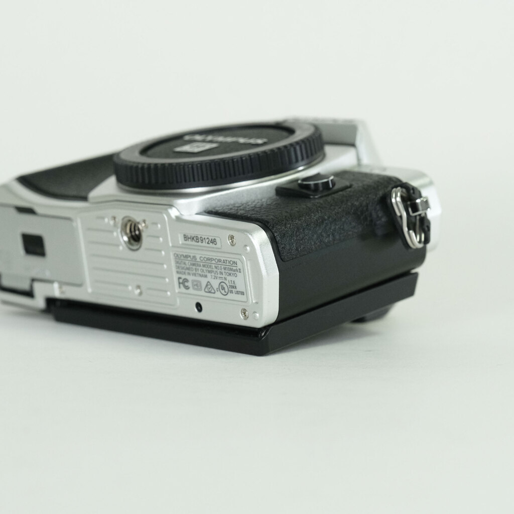 OLYMPUS OM-D E-M10 Mark II OLYMPUS OM-D E-M10 Mark II