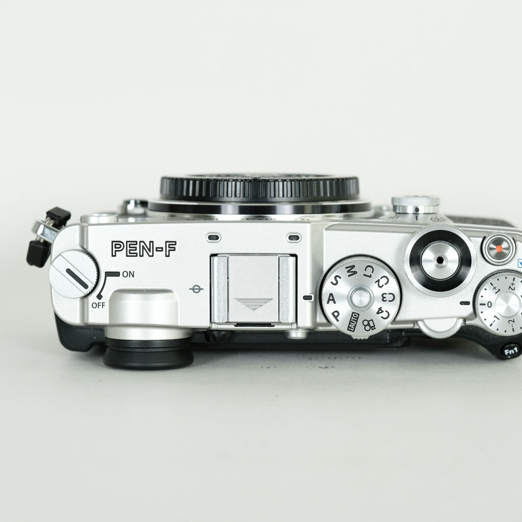 OLYMPUS PEN-F