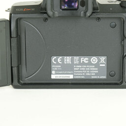 Canon EOS Kiss M Canon EOS Kiss M
