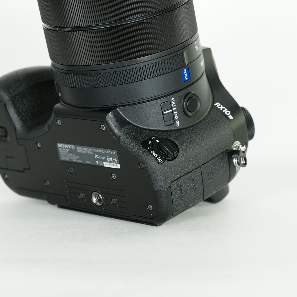 SONY Cyber-shot DSC-RX10M4