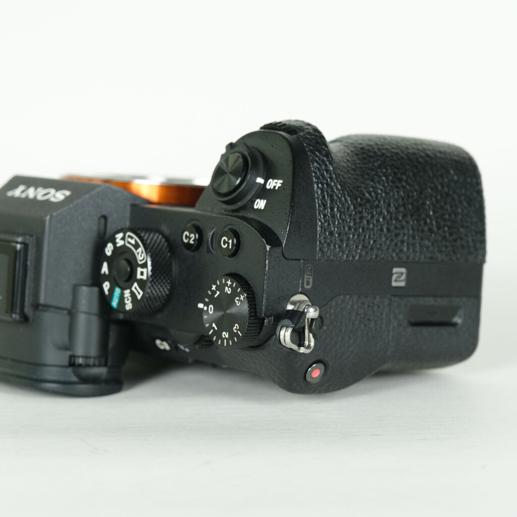 SONY α7R II（ILCE-7RM2）の出品 | ONE SCENE（ワンシーン）