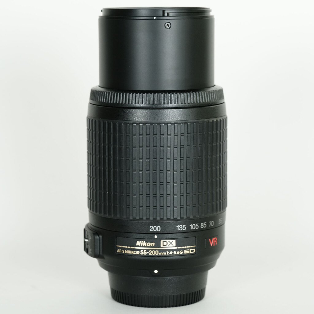 Nikon AF-S DX VR Zoom-Nikkor 55-200mm F4-5.6G IF-ED Nikon AF-S DX VR Zoom-Nikkor 55-200mm F4-5.6G IF-ED