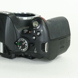 Nikon D5100 ボディ