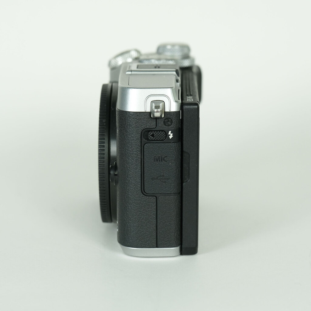Canon EOS M6 [�{�f�B �V���o�[]