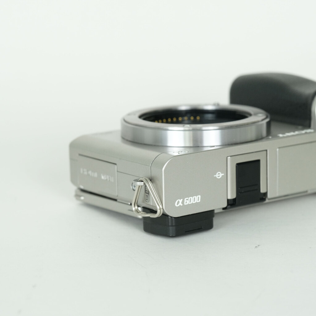 SONY α6000（ILCE-6000）の出品 | ONE SCENE（ワンシーン）