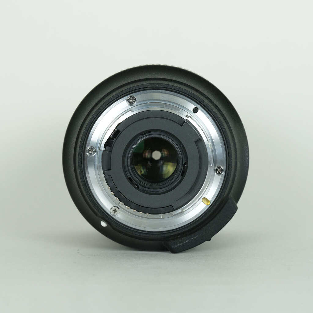 Nikon AF-S DX NIKKOR 18-300mm f/3.5-6.3G ED VR Nikon AF-S DX NIKKOR 18-300mm f/3.5-6.3G ED VR