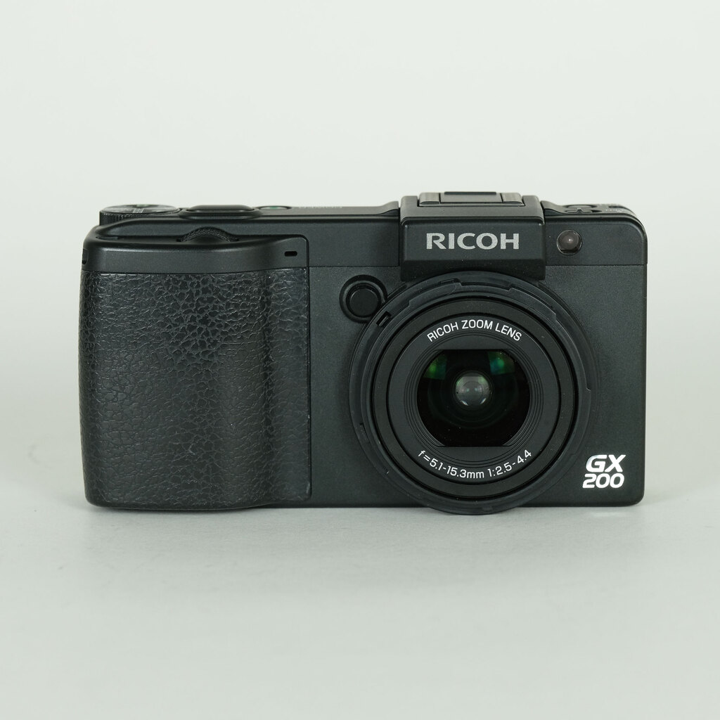 RICOH GX200