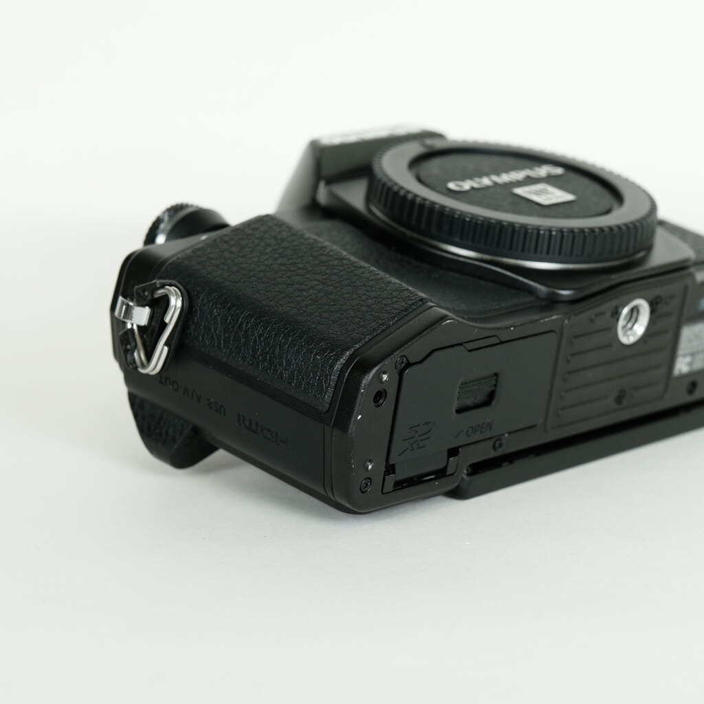 OLYMPUS OM-D E-M10 Mark II OLYMPUS OM-D E-M10 Mark II