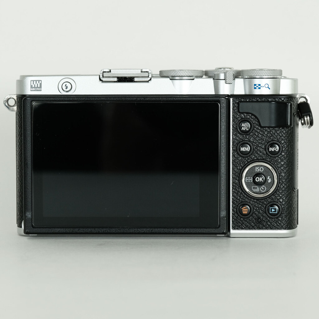 OLYMPUS PEN E-P7