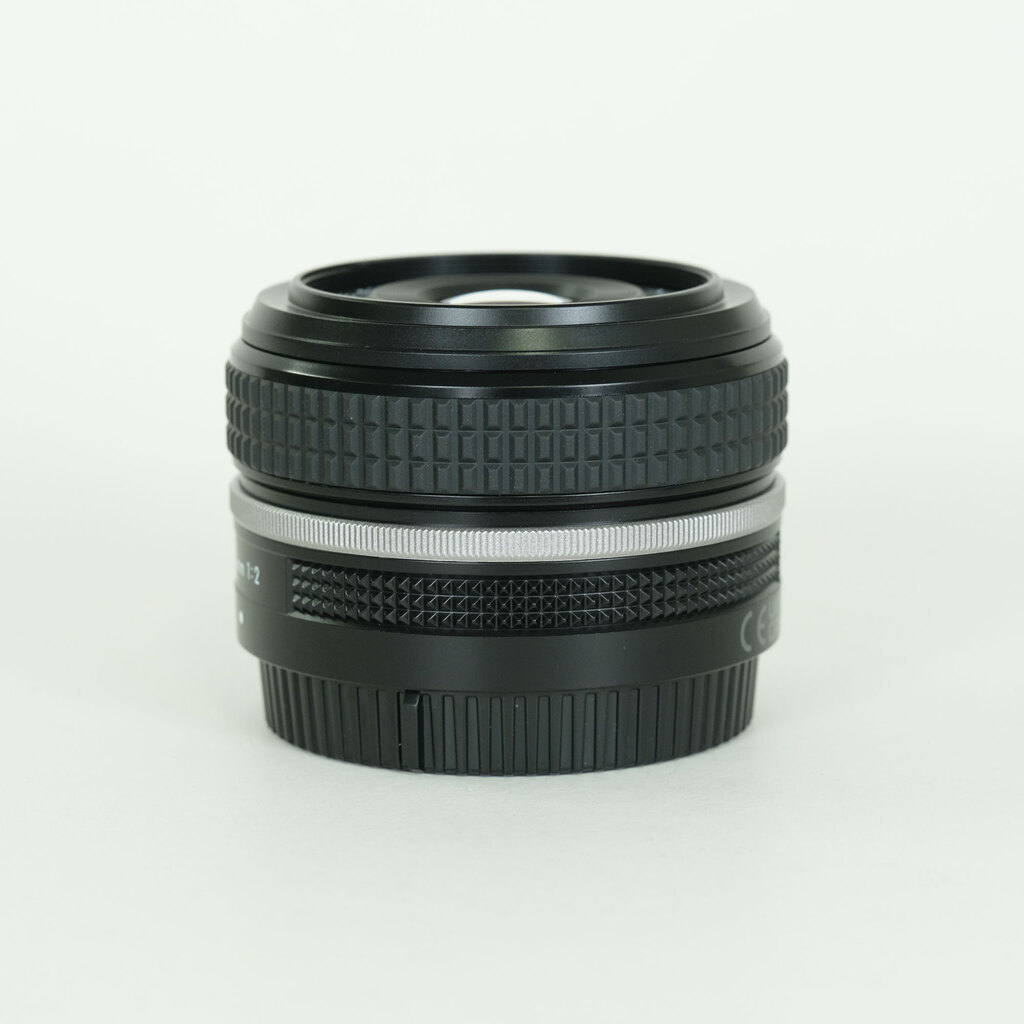 Nikon NIKKOR Z 40mm f/2 Nikon NIKKOR Z 40mm f/2