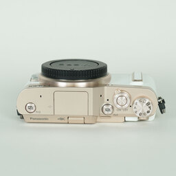Panasonic LUMIX DC-GF90 ボディ ホワイト
