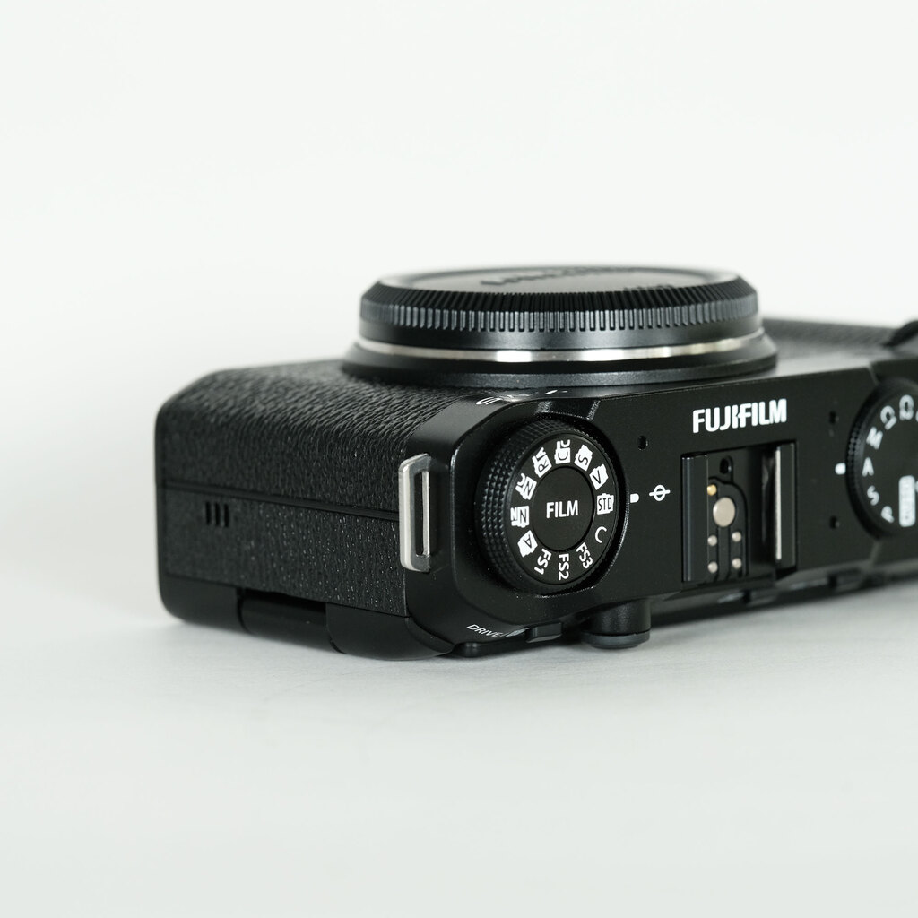 FUJIFILM X-M5
